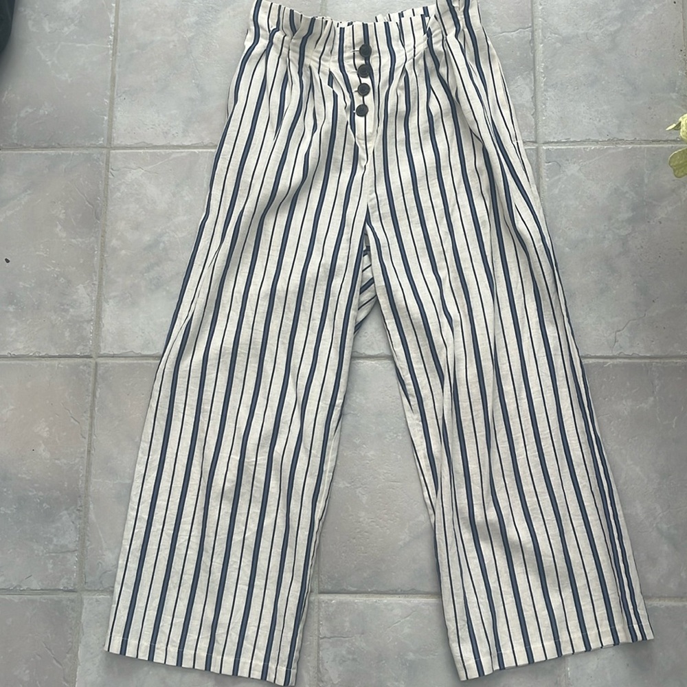 Topshop, linen Wide leg capri, size 4 w/ pockets and pleated waistline
